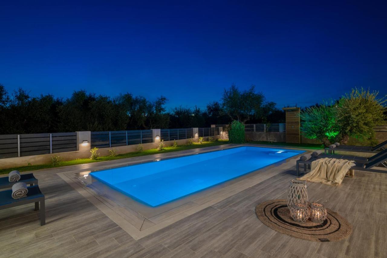 Solis Ortus Villa! Kalamaki  Exterior photo