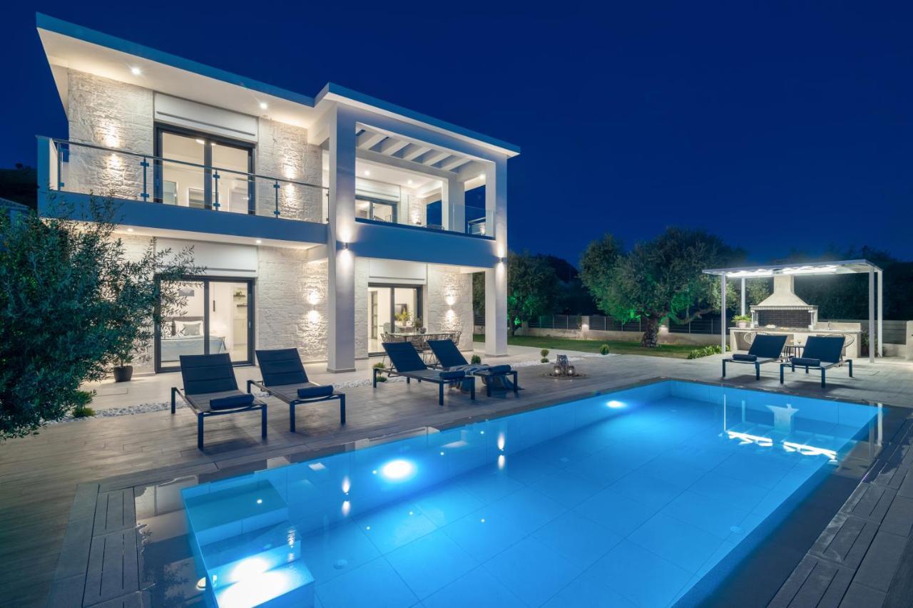 Solis Ortus Villa! Kalamaki  Exterior photo